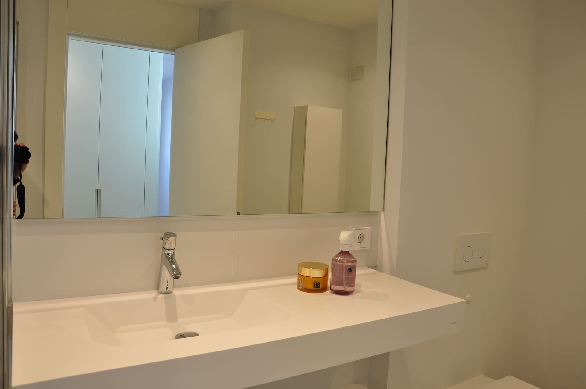 Move-in ready luxury apartment in Higuerón West with sea views and high-end finishes For sale with MDR Luxury Homes 0042 Move-in ready luxury apartment in Higuerón West with sea views and high-end finishes. For sale with MDR Luxury Homes.